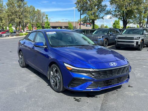 Certified 2024 Hyundai Elantra Limited FWD image 4