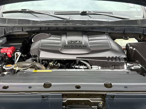 Used 2023 Nissan Titan PRO-4X w/ Pro-4x Convenience Package AWD/4WD image 9