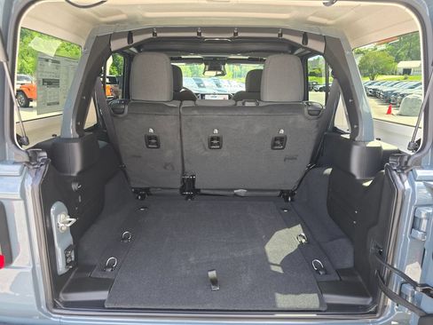 New 2026 Jeep Wrangler Unlimited Rubicon AWD/4WD image 11