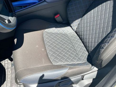 Used 2021 Toyota C-HR XLE FWD image 18