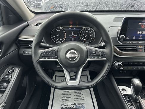 Used 2024 Nissan Altima 2.5 SV image 14