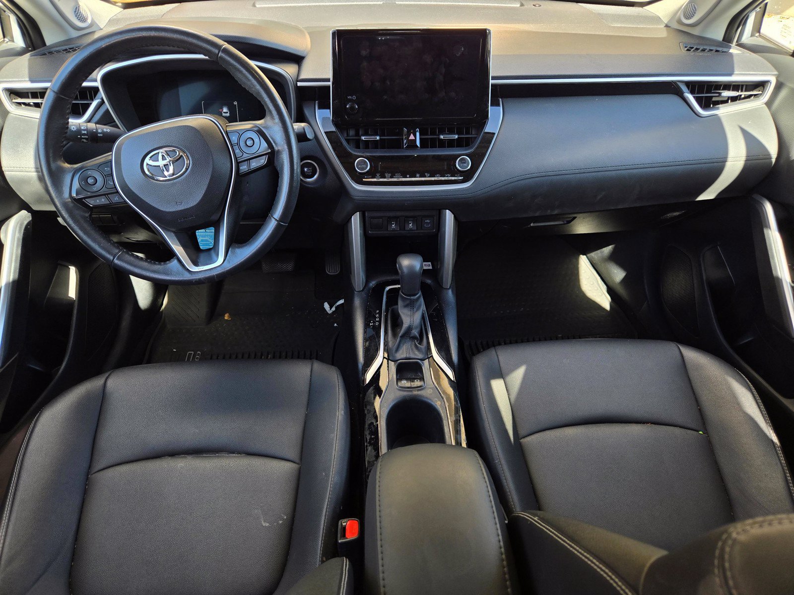 Used 2023 Toyota Corolla Cross XLE w/ Convenience Package FWD image 10