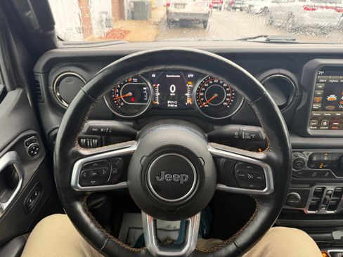 Used 2021 Jeep Gladiator Overland image 9