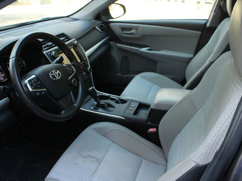 Used 2015 Toyota Camry SE w/ Moonroof Package image 13