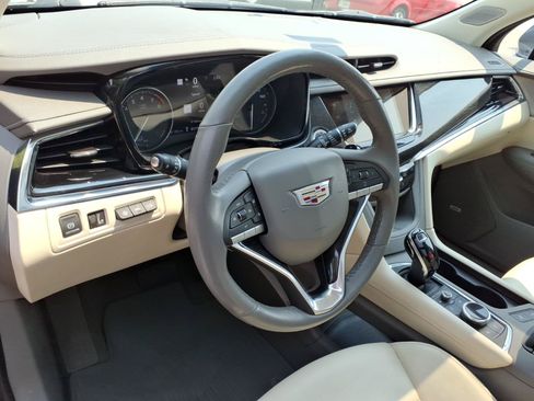 Used 2021 Cadillac XT6 Premium Luxury FWD image 6