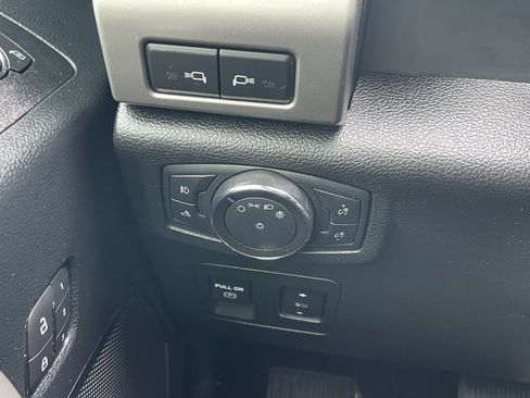 Used 2020 Ford F150 Lariat w/ Equipment Group 502A Luxury AWD/4WD image 15