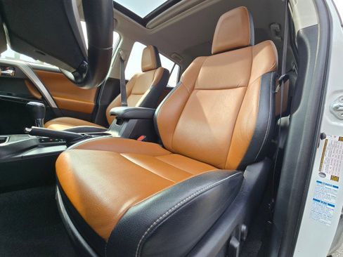 Used 2016 Toyota RAV4 Limited image 24