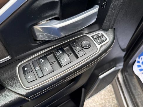 Used 2024 RAM 2500 Laramie AWD/4WD image 11