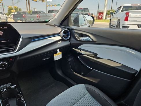 New 2025 Chevrolet Trax LT w/ Driver Confidence Package image 3