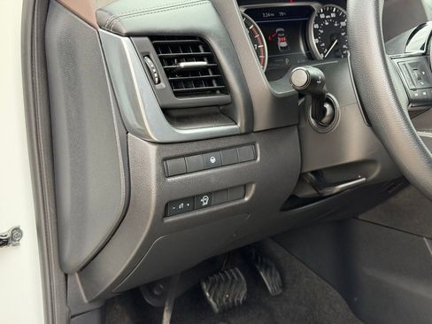 Used 2023 Nissan Rogue SV image 22