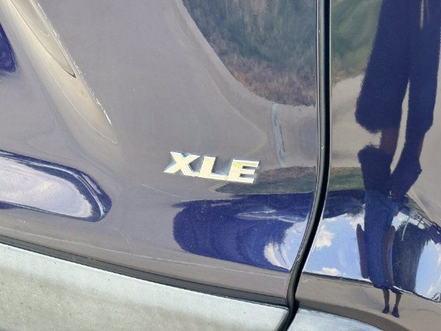 Used 2019 Toyota RAV4 XLE Premium FWD image 16