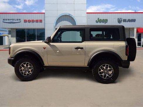 Used 2025 Ford Bronco Badlands AWD/4WD image 3