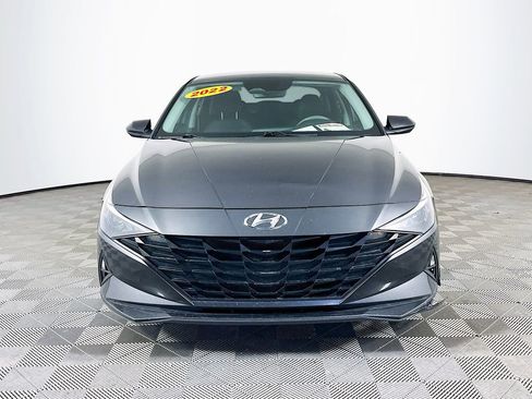 Used 2022 Hyundai Elantra SE FWD image 4