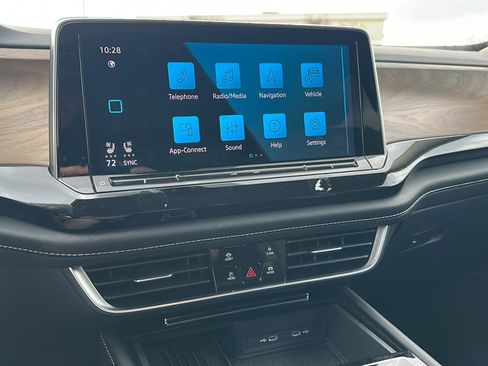 Used 2025 Volkswagen Atlas SE image 23