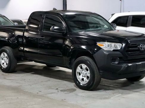 Used 2019 Toyota Tacoma SR image 3