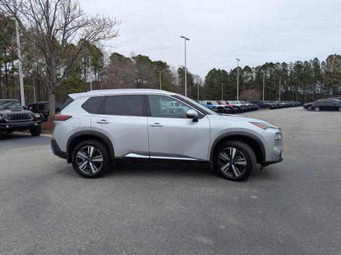 Used 2022 Nissan Rogue SL w/ SL Premium Package image 4