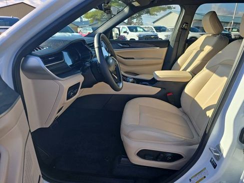 Used 2025 Jeep Grand Cherokee L Limited image 29