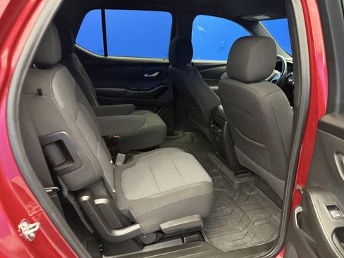 Used 2023 Chevrolet Traverse LT FWD image 26