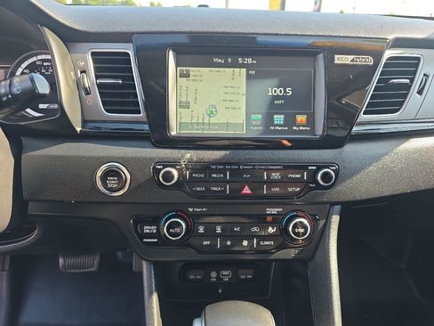Used 2018 Kia Niro EX w/ EX Premium Package FWD image 16