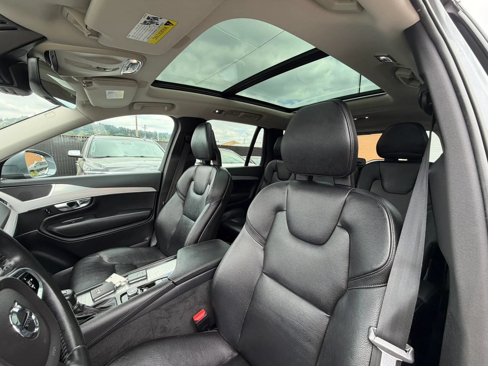 Used 2017 Volvo XC90 T6 Momentum AWD/4WD image 21