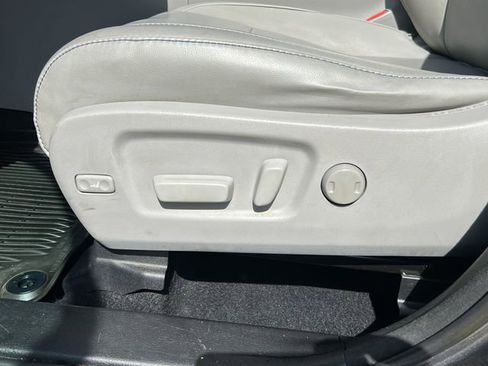 Used 2017 Toyota Highlander XLE image 22