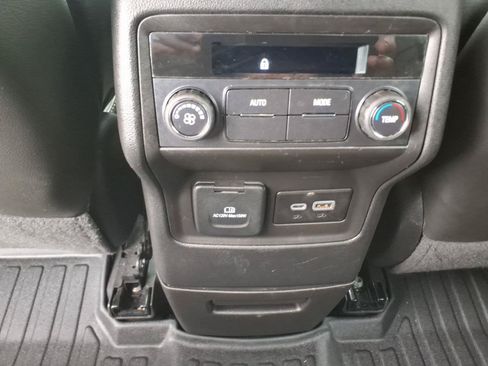 Used 2023 GMC Acadia SLT AWD/4WD image 16