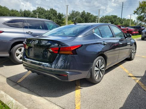 Used 2021 Nissan Altima 2.5 SV FWD image 3