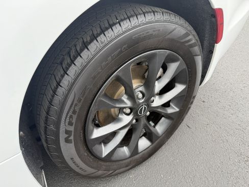 Used 2025 Chrysler Pacifica Select FWD image 10
