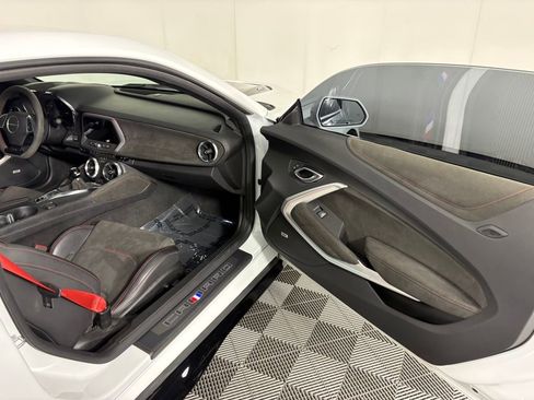 Used 2020 Chevrolet Camaro ZL1 image 29