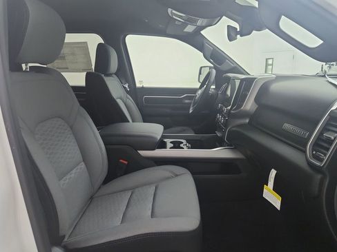 New 2026 RAM 1500 4x4 Crew Cab image 32