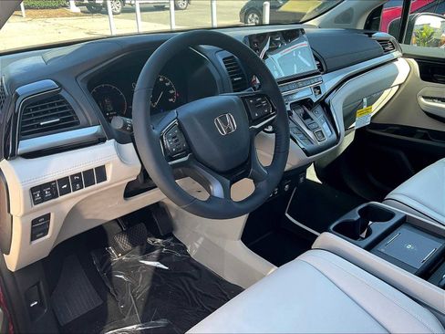New 2026 Honda Odyssey Touring image 9
