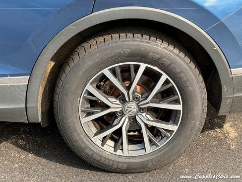 Used 2020 Volkswagen Tiguan SE w/ Panoramic Sunroof Package image 48