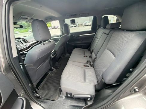 Used 2019 Toyota Highlander LE AWD/4WD image 41
