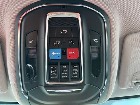 Used 2023 Jeep Grand Cherokee L Limited w/ Luxury Tech Group II AWD/4WD image 26