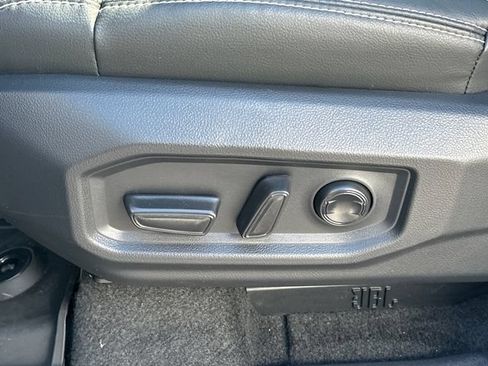 Used 2026 Toyota Tundra Limited AWD/4WD image 16
