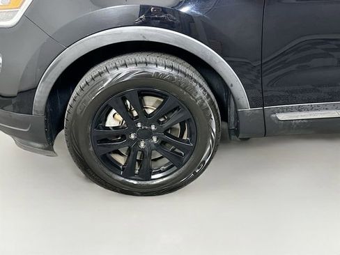 Used 2018 Ford Explorer XLT w/ Equipment Group 201A AWD/4WD image 35