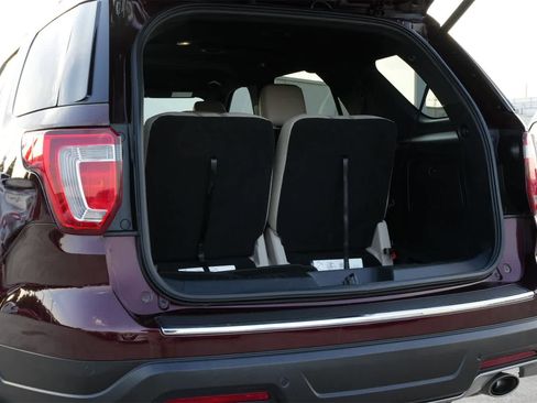 Used 2018 Ford Explorer XLT w/ Equipment Group 202A image 19