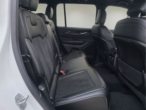 Used 2024 Jeep Grand Cherokee Altitude image 21