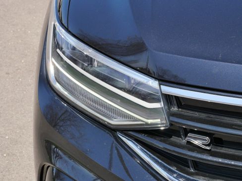 Used 2023 Volkswagen Tiguan SE R-Line AWD/4WD image 16