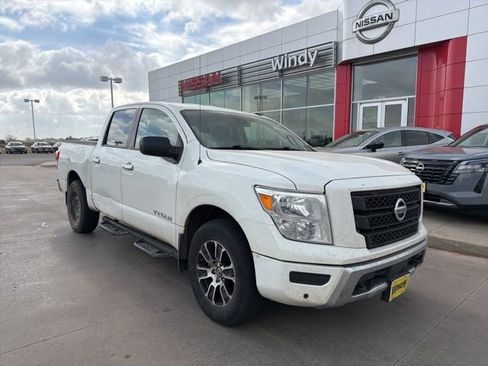 Used 2021 Nissan Titan SV w/ SV Convenience Package image 1