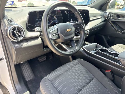 Used 2025 Chevrolet Equinox LT AWD/4WD image 17