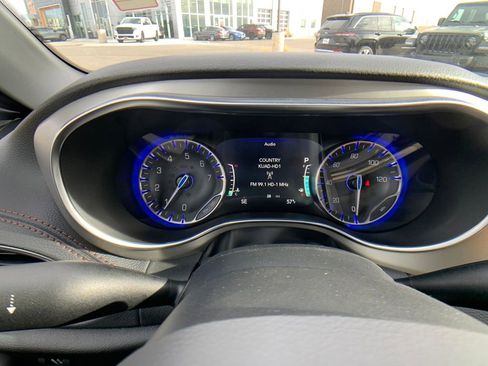 New 2026 Chrysler Pacifica Pinnacle image 16