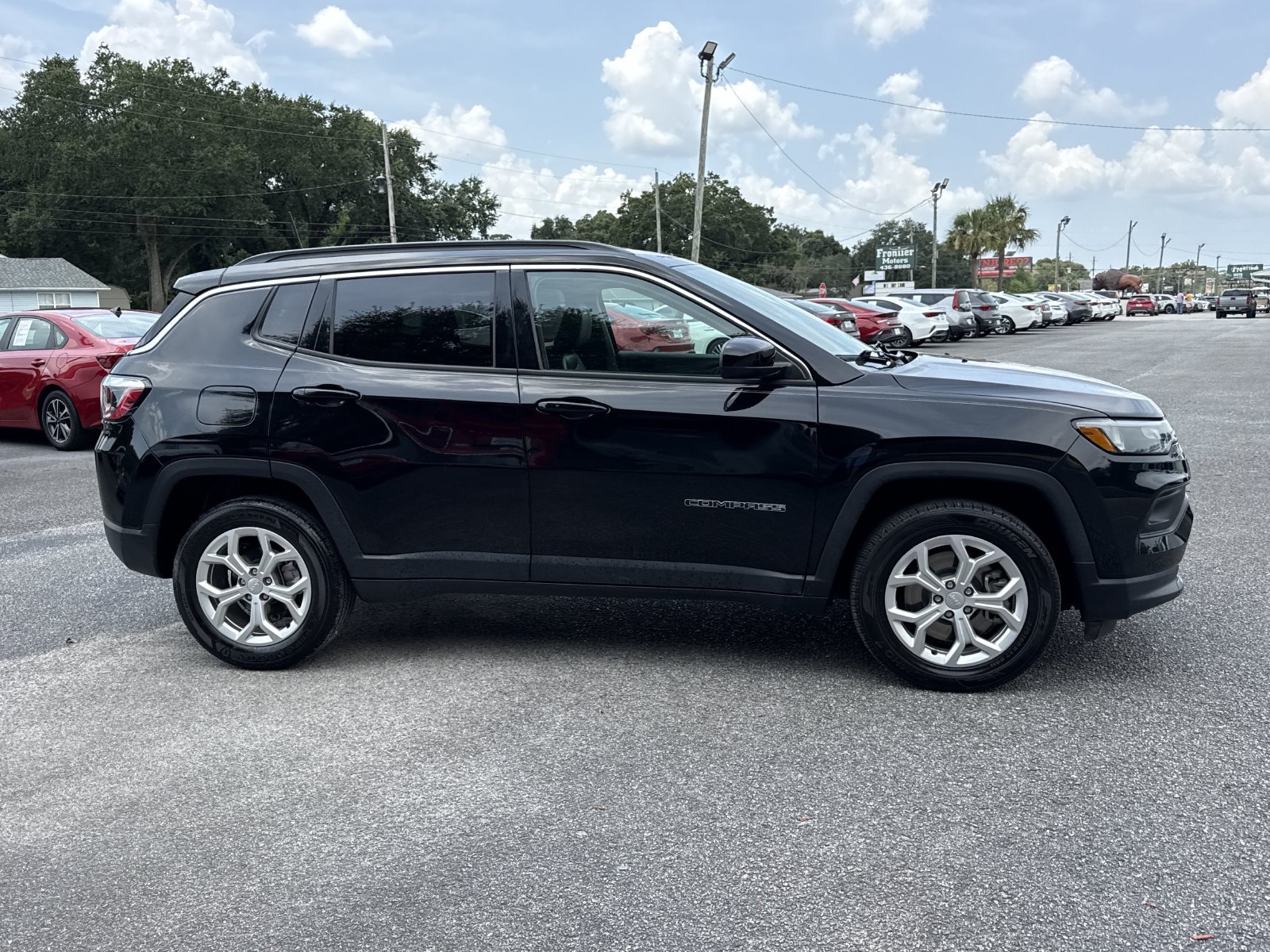 Used 2024 Jeep Compass Latitude AWD/4WD image 7