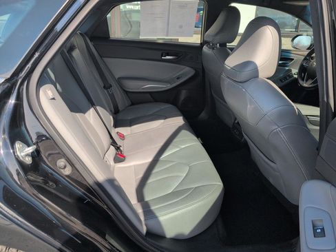 Used 2021 Toyota Avalon XLE image 12
