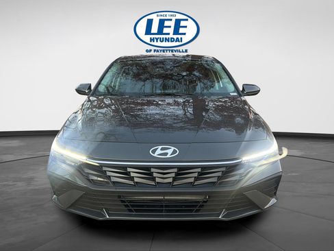 New 2026 Hyundai Elantra SE image 2