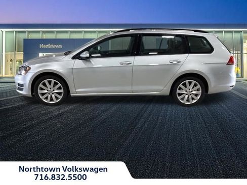 Used 2017 Volkswagen Golf S FWD image 2