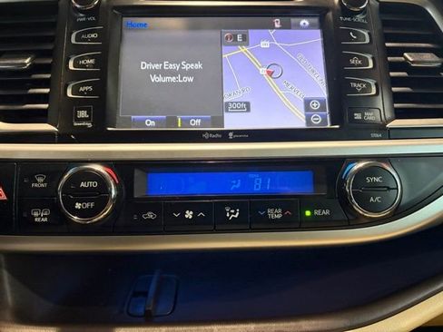Used 2015 Toyota Highlander Limited AWD/4WD image 10