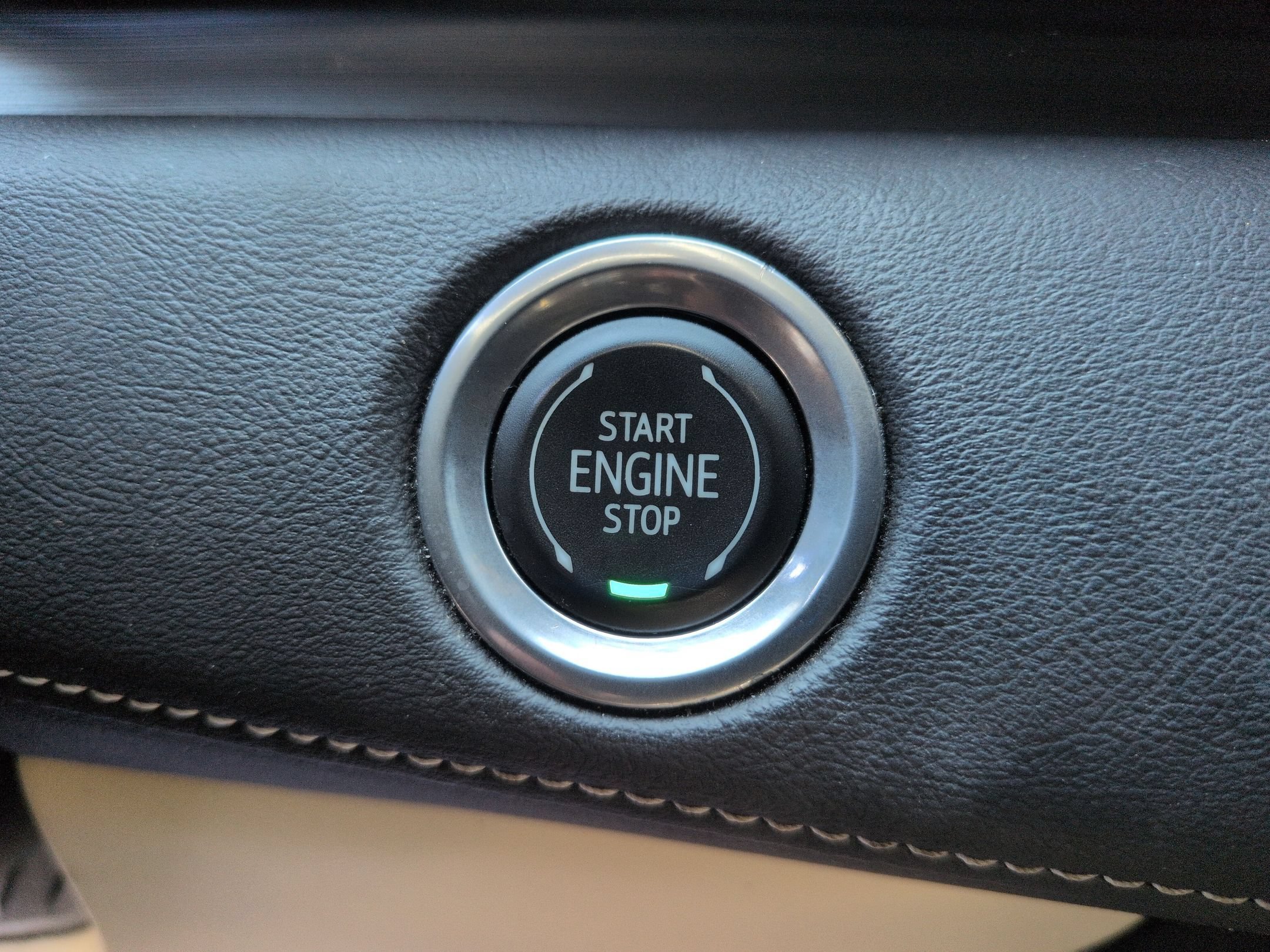 Certified 2021 Cadillac Escalade Premium Luxury AWD/4WD image 17