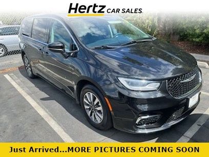 Used 2023 Chrysler Pacifica Touring-L