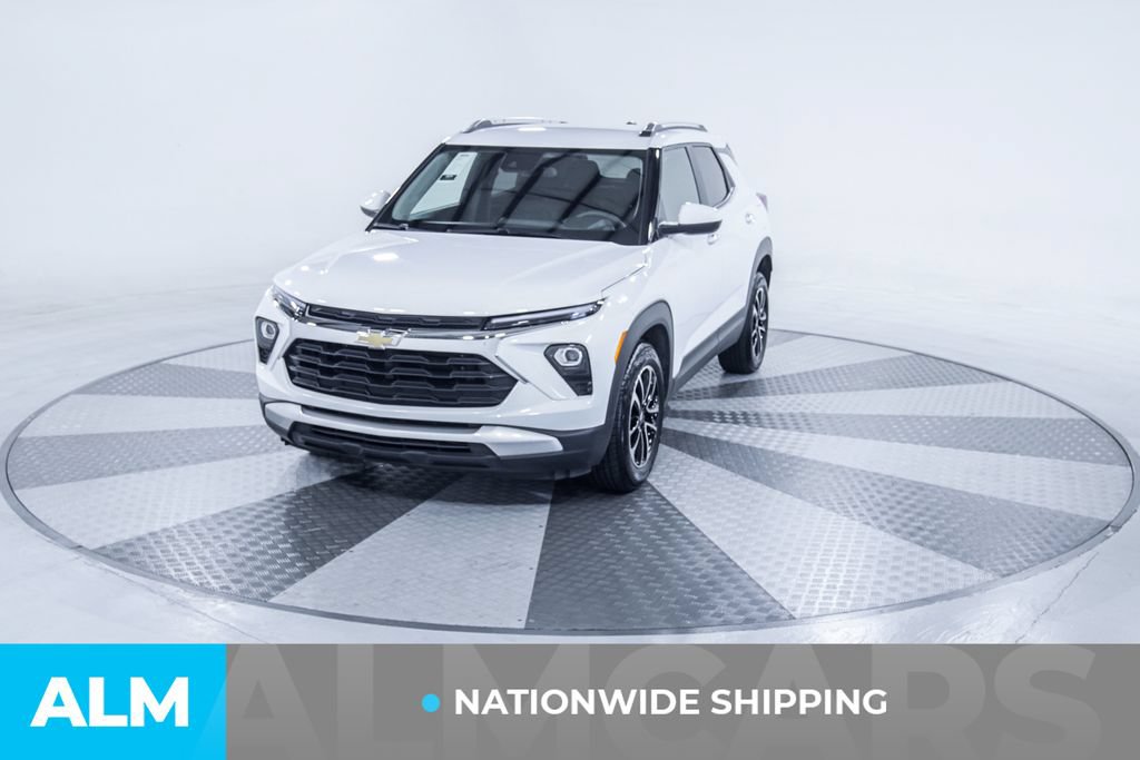 Used 2025 Chevrolet TrailBlazer LT FWD image 2